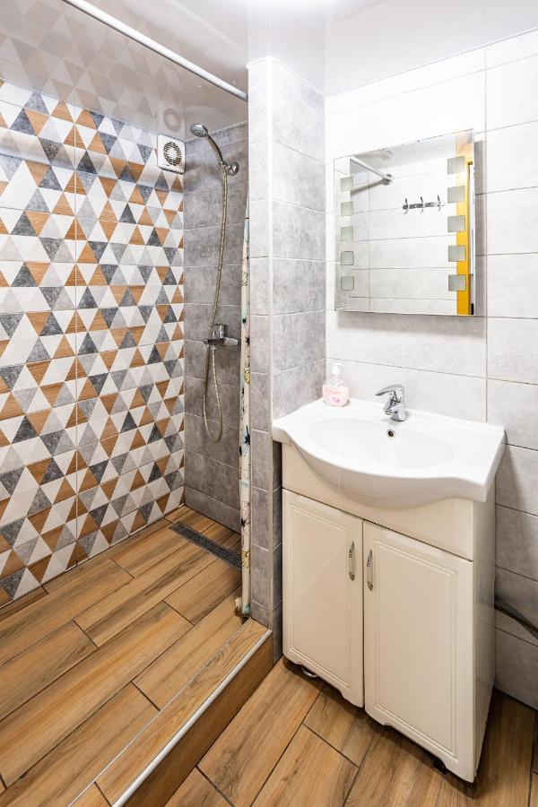 Apartment on Kovzhuna street Lviv Buitenkant foto